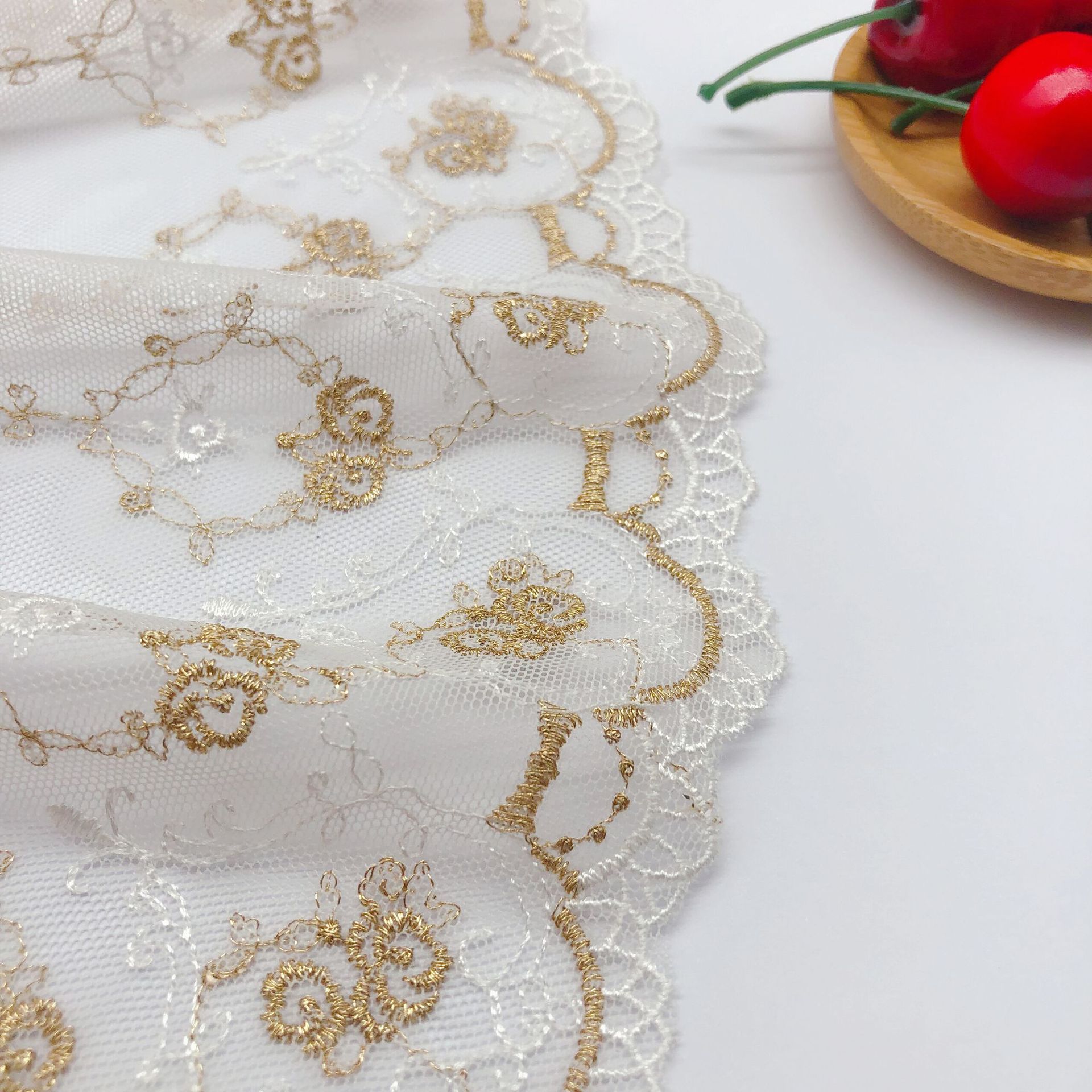 Embroidery Rose - 16.2cm de largura malha bordado ouro